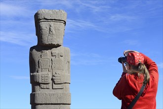 Woman photographing the Ponce Monolith