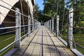 Chain footbridge