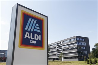 Logo Aldi Sued in front of the head office