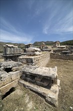 Ruins in the northern necropolis of Hierapoli
