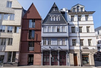 Modern and reconstructed town houses on the market Kroenungsweg