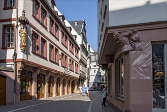 Reconstructed patrician residence Das Goldene Laemmchen and town houses with shops