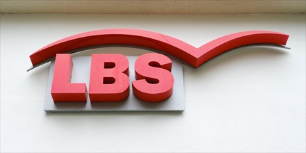 Facade with logo LBS
