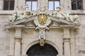 Figures above the portal on the facade