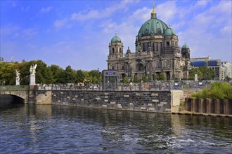 Berlin Cathedral and Schloss bridge