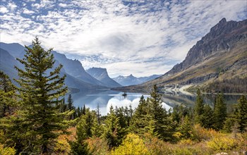 View over Saint Mary Lake with Wild Goose Island in autumn