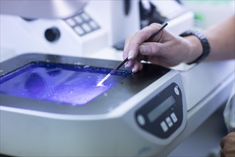 Processing of samples in a histology laboratory