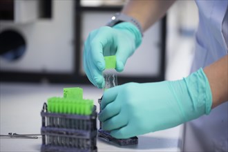 Processing of samples in a histology laboratory