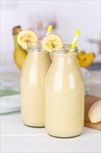 Banana Smoothie Fruit Juice Drink Juice in Bottle