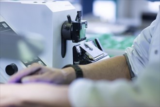 Processing of samples in a histology laboratory