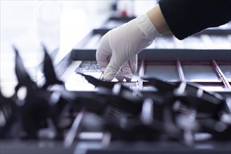 Sample processing with laboratory equipment in a histology laboratory