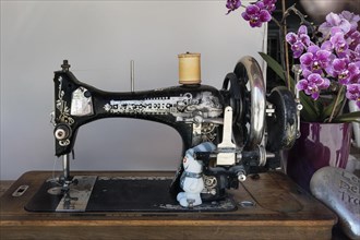 Old sewing machine with orchids