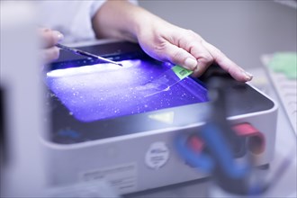 Processing of samples in a histology laboratory