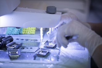 Processing of samples in a histology laboratory