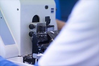 Processing of samples in a histology laboratory