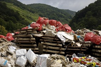 Debris and rubbish in front of the Ahr Mountains