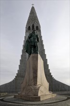 Hallgrimskirkja with the statue of Leif Eriksson
