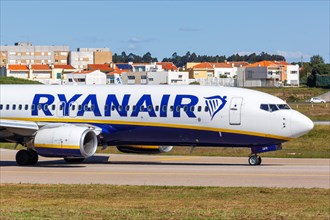 A Ryanair Boeing 737-800 aircraft with registration EI-DPV at Porto Airport