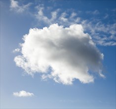 A single fleecy cloud