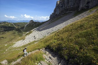 Hiker on the hiking trail below the Obere Gottesackerwaende