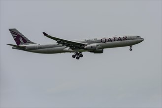 Aircraft Qatar Airways Airbus A330-300