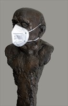 Bronze sculpture with FFP 2 mask