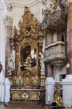 Side altar and pulpit