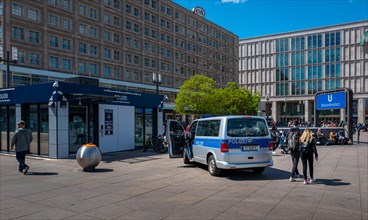 The police station at the hotspot Alexanderplatz