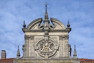 Symbol and saying on a lodge house of the Freemasons from 1890