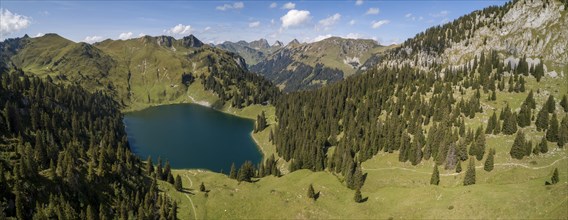 Oberstockesee with view to Sattelspitz and Gantrisch