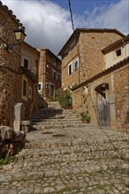 Fornalutx old town alley