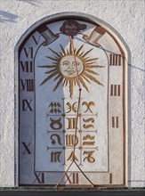 Sundial at the Ravensburg Gate in the historic old town