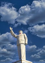 Statue of Mao Tse-tung