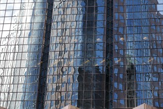 Reflecting facade on modern building