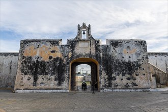 Puerta de Tierra gate