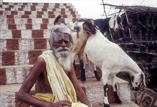 S.Rajasamy elderly male Hindu beggar sitting on the steps of Perur Pateeswarar Swamy temple in Coimbatore