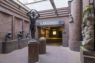 Sculptures in the courtyard in front of the entrance to the Schuettinger Gasthausbrauerei in Boettcherstrasse