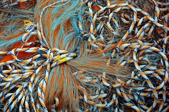 Coloured cordage for fishing nets