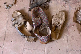 Shoe find of a Spanish house on terracotta floor from above