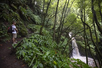 Hikers at the Salto do Prego waterfall