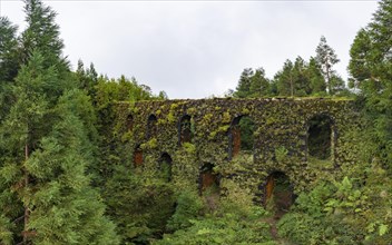 The old aqueduct Muro das Nove Janelas