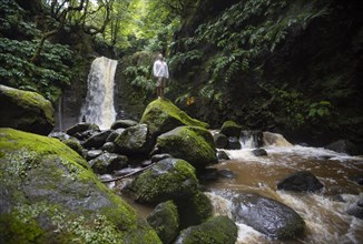 Hiker standing by the Salto do Prego waterfall