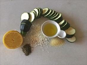 Sliced courgettes placed in a ring