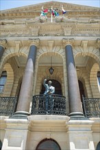 Nelson Mandela statue on the balcony of City Hall