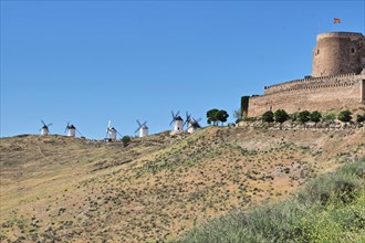 Castillo de la Muela with windmills of Consuegra