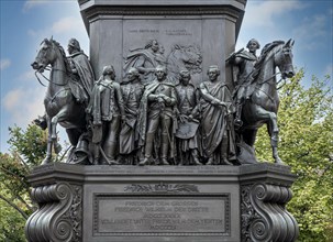 Bronze figures at the base of the monument to Frederick the Great Unter den Linden