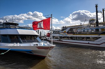Excursion boats for round trips in the Port of Hamburg