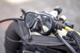 Goggles and oxygen tank with regulator for scuba divers