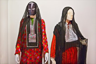 Women's costumes with face mask for Berber