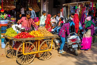 Colourful markets and craftsmen in the old town of Bundi